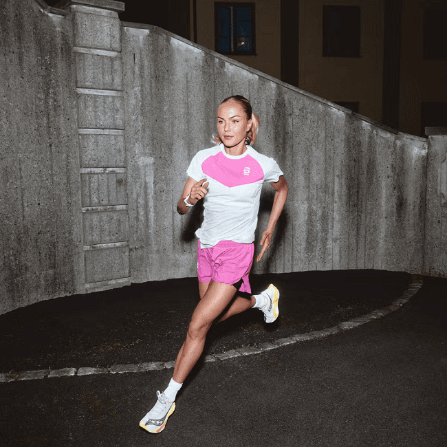 Футболка BD T-Shirt Run 365 Neon Pink Wmn в магазине Sport-Nordic.ru.