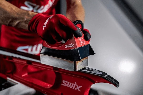 Парафин SWIX HF8X +4-4° 180g в магазине Sport-Nordic.ru.